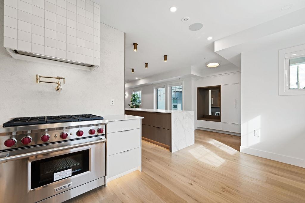 Laundry Room Photo of 1139 W 33rd Avenue, Vancouver, BC