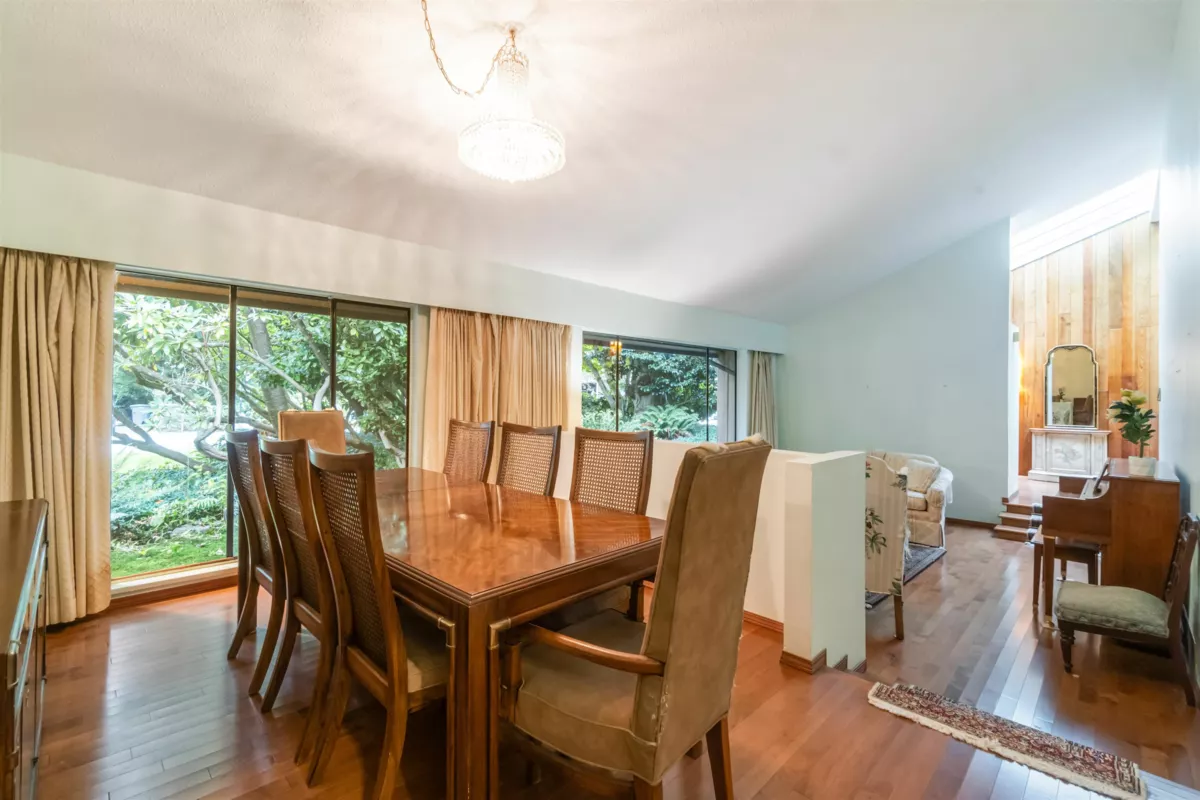 Breakfast Nook Photo of 4262 Yuculta Crescent, Vancouver, BC