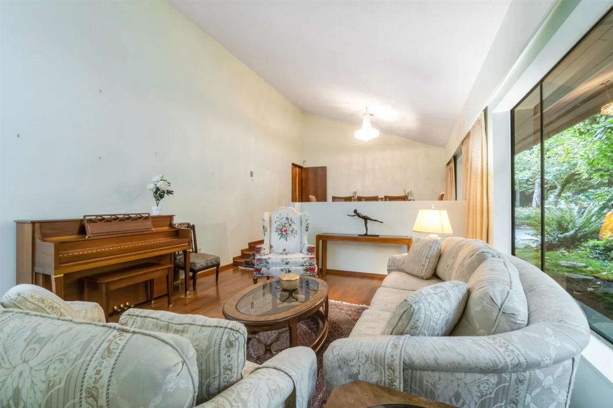 Kitchen Island Photo of 4262 Yuculta Crescent, Vancouver, BC