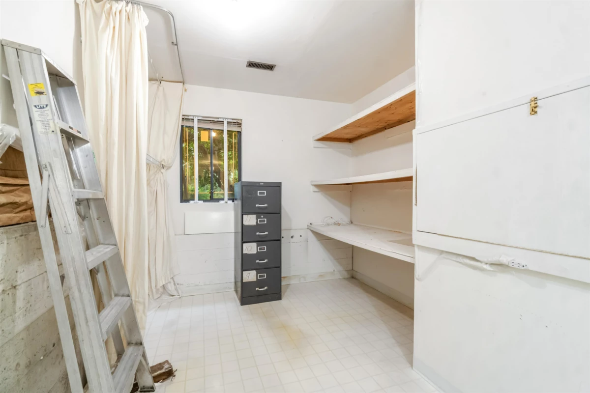 Swimming Pool Photo of 4262 Yuculta Crescent, Vancouver, BC