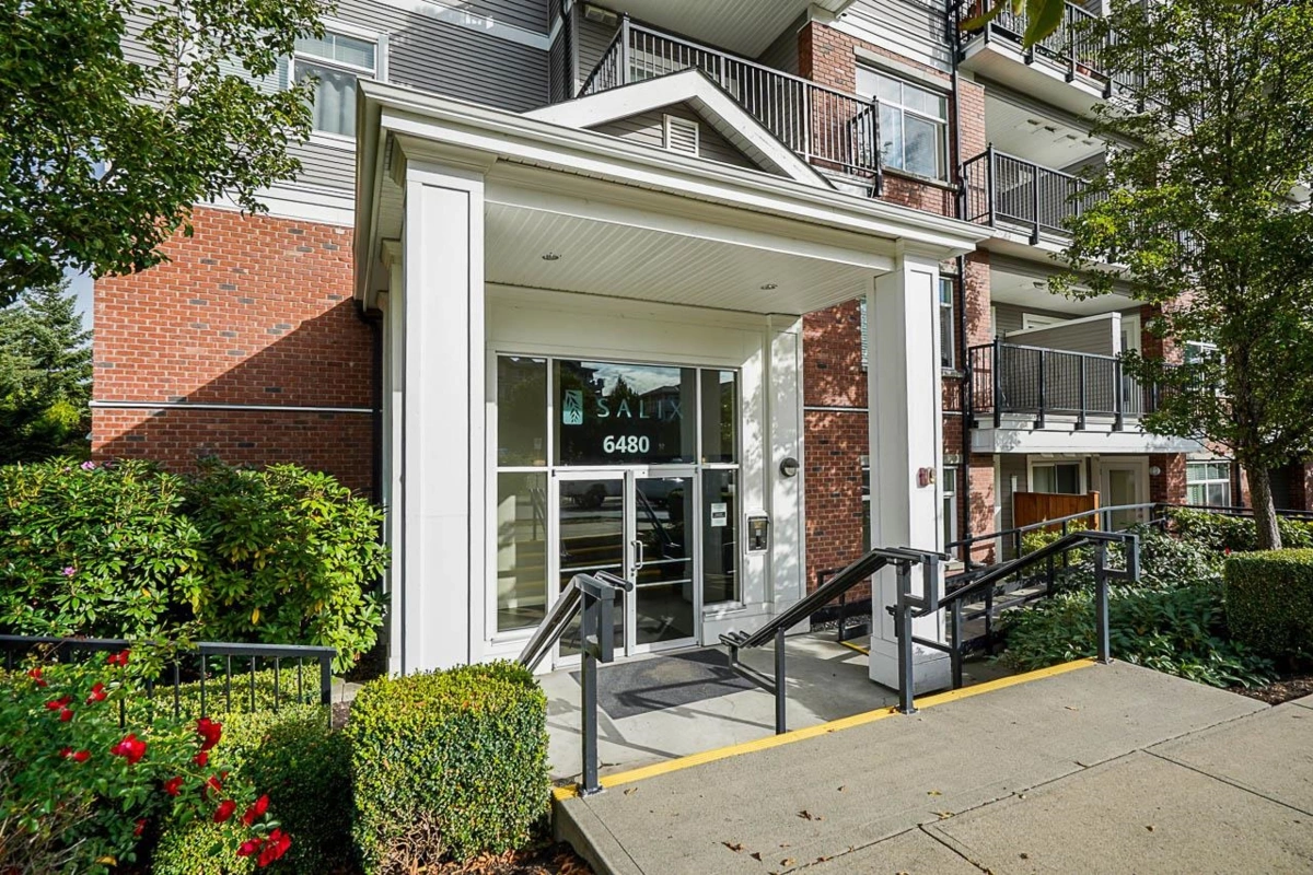 Family Room Photo of 316 6480 195a Street, Surrey, BC