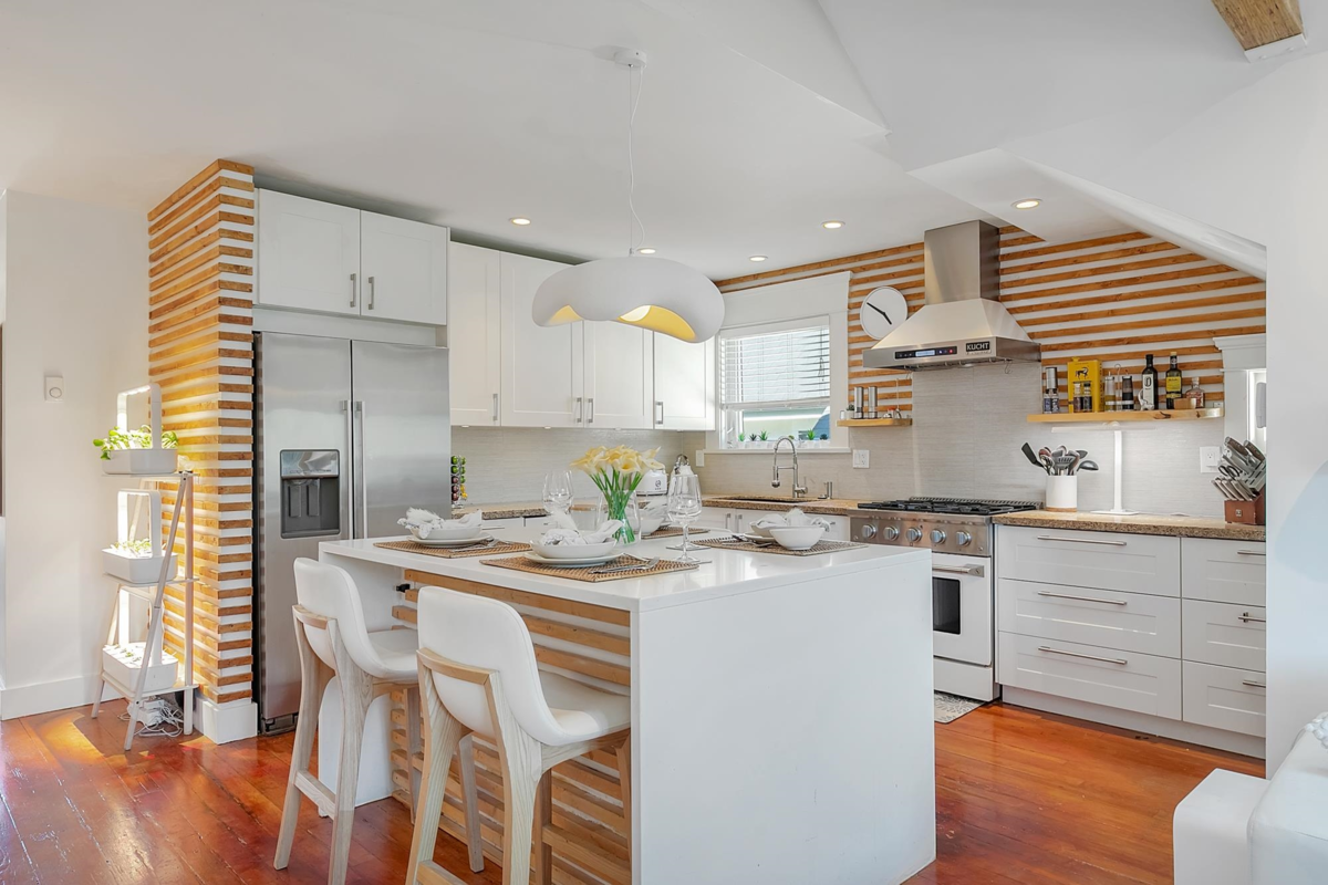 Kitchen Island Photo of 153 W 19th Avenue, Vancouver, BC
