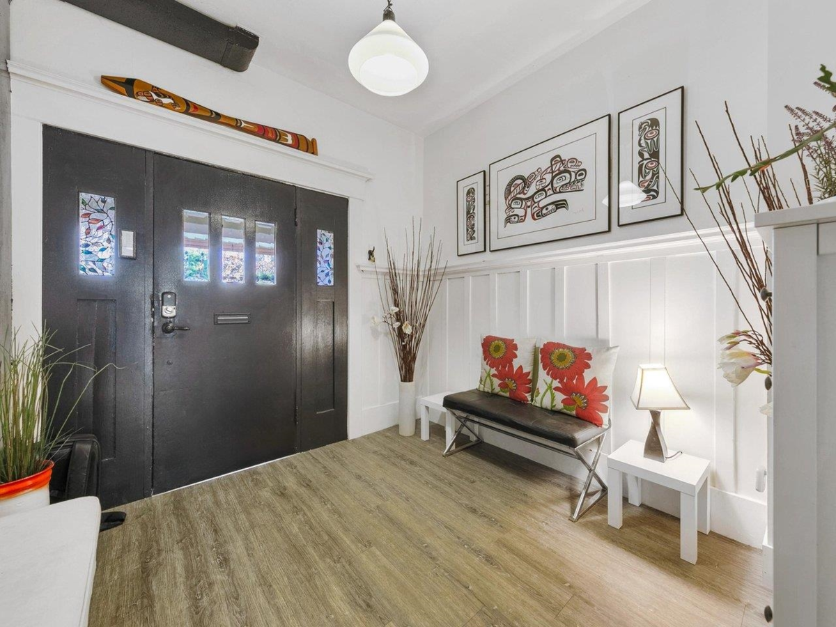 Living Room Photo of 153 W 19th Avenue, Vancouver, BC