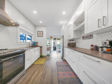 Entry Foyer Photo of 153 W 19th Avenue, Vancouver, BC