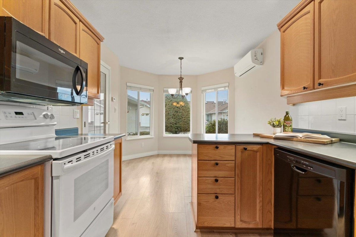 Breakfast Nook Photo of 26 1973 Winfield Drive, Abbotsford, BC