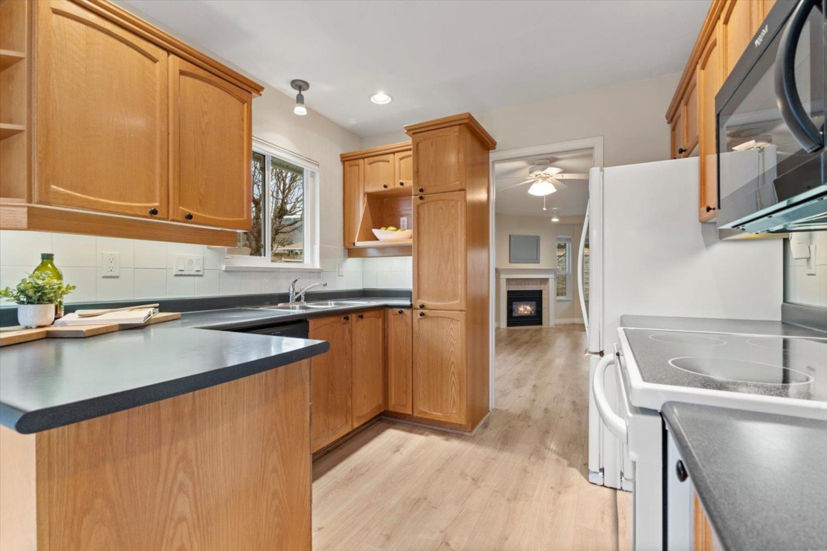 Dining Area Photo of 26 1973 Winfield Drive, Abbotsford, BC