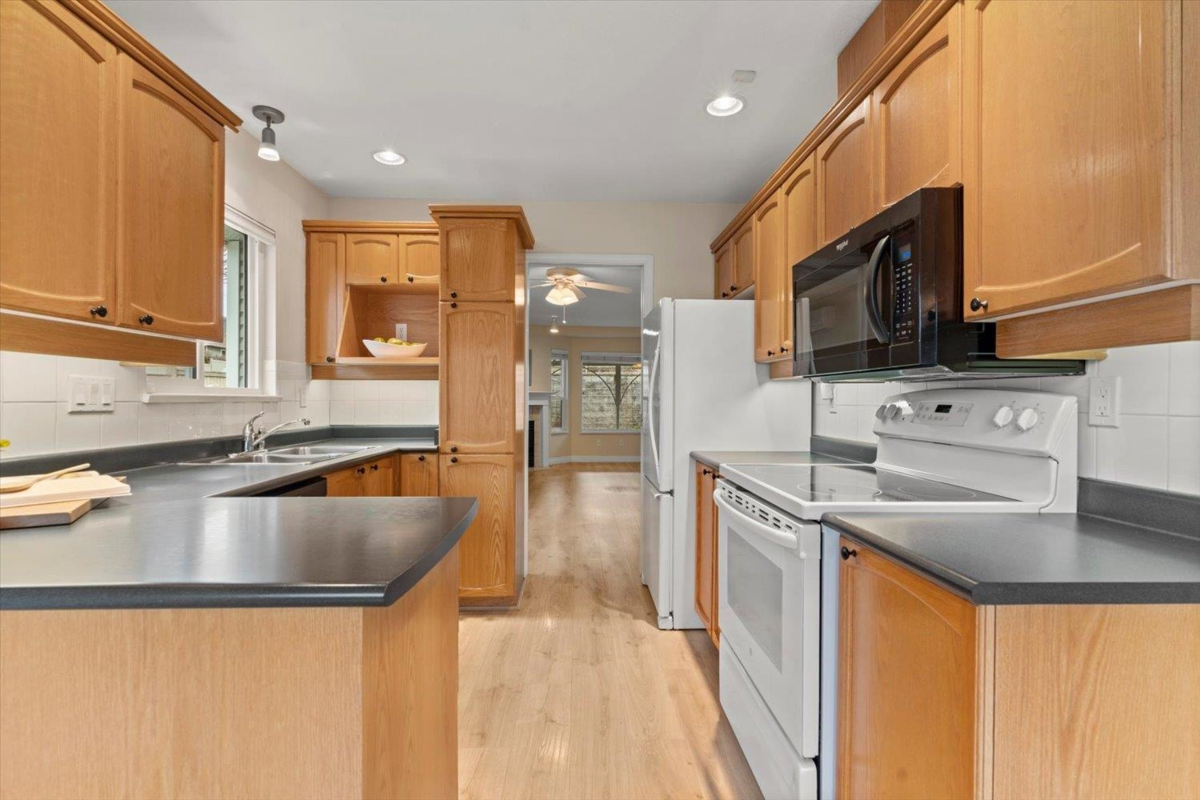 Kitchen Island Photo of 26 1973 Winfield Drive, Abbotsford, BC