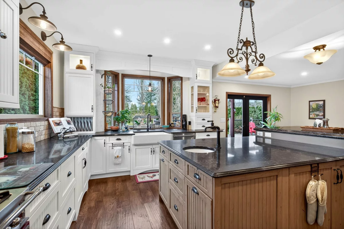Kitchen Island Photo of 21687 48a Avenue, Langley, BC
