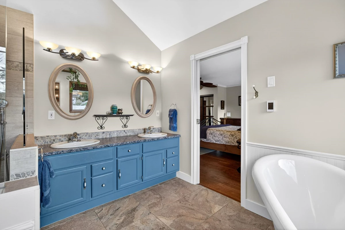 Powder Room Photo of 21687 48a Avenue, Langley, BC