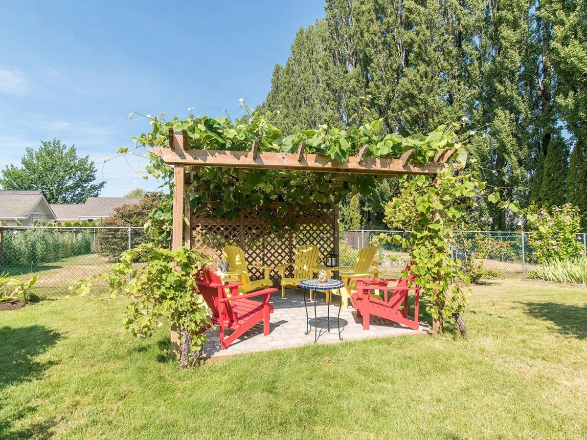 Swimming Pool Photo of 21687 48a Avenue, Langley, BC