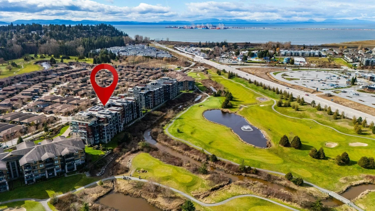 Kitchen Island Photo of 211 5055 Springs Boulevard, Delta, BC