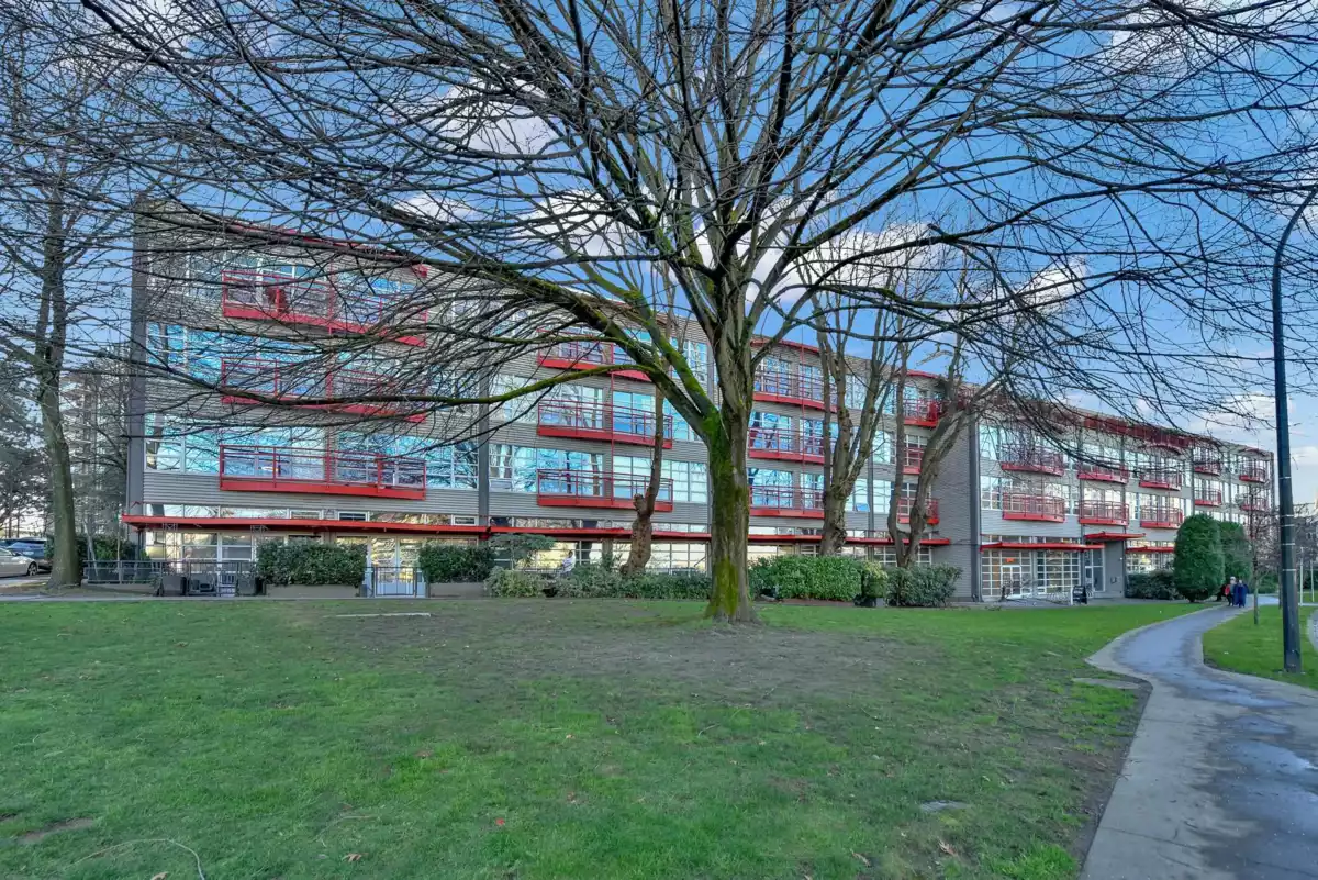 Backyard Photo of 305 350 E 2nd Avenue, Vancouver, BC