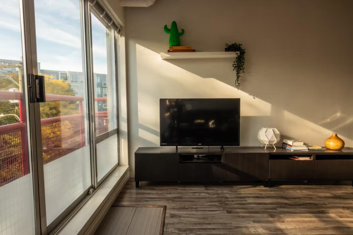 Entry Foyer Photo of 305 350 E 2nd Avenue, Vancouver, BC