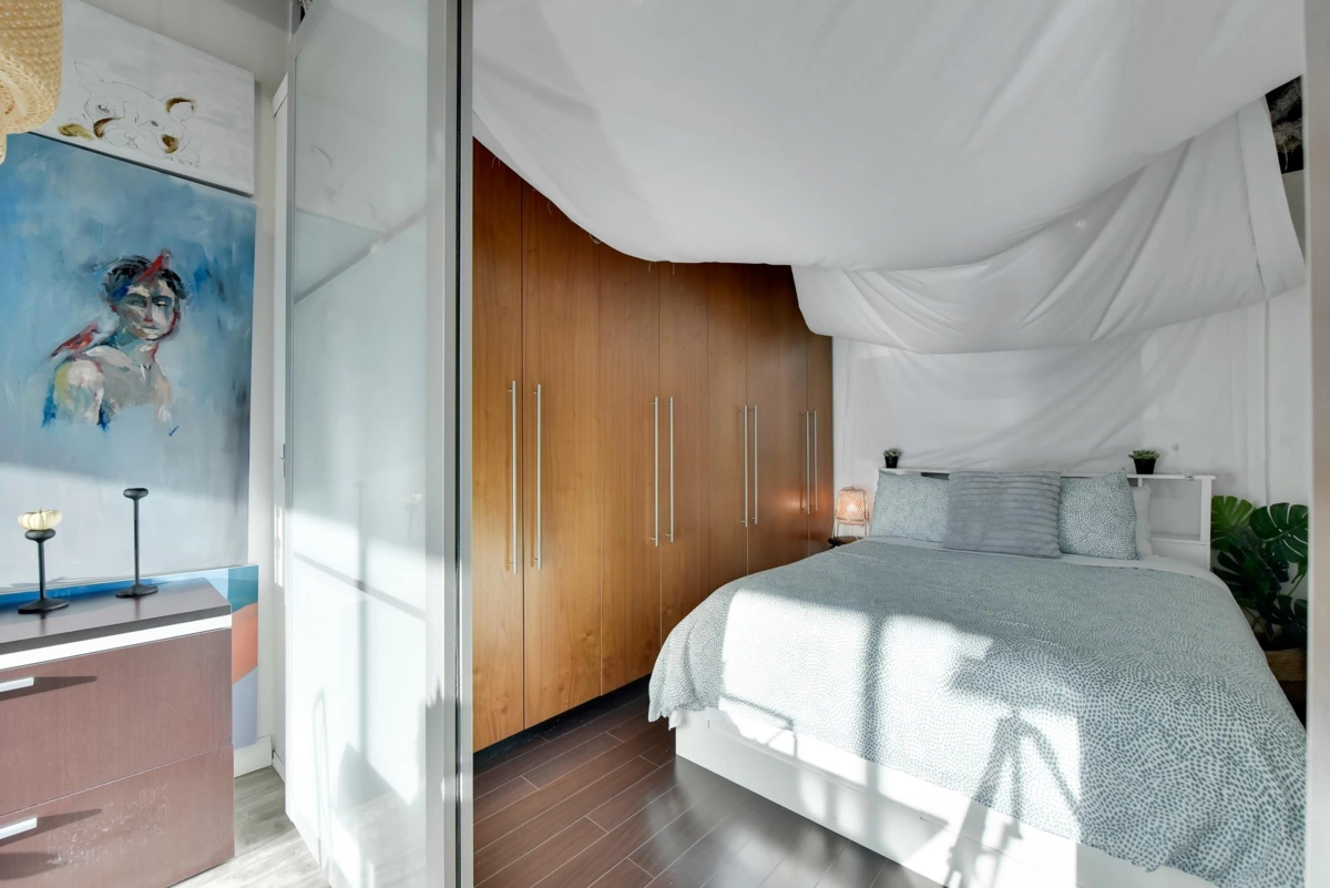 Kitchen Island Photo of 305 350 E 2nd Avenue, Vancouver, BC