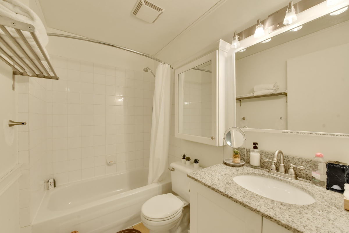 Powder Room Photo of 305 350 E 2nd Avenue, Vancouver, BC