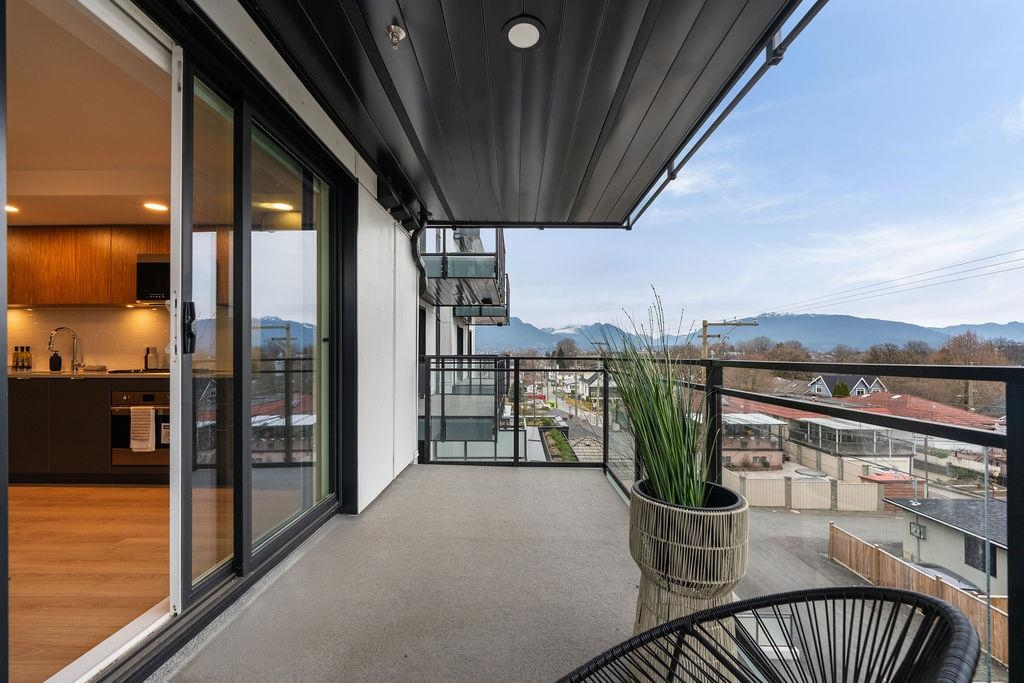 Guest Bathroom Photo of 311 2419 Grant Street, Vancouver, BC