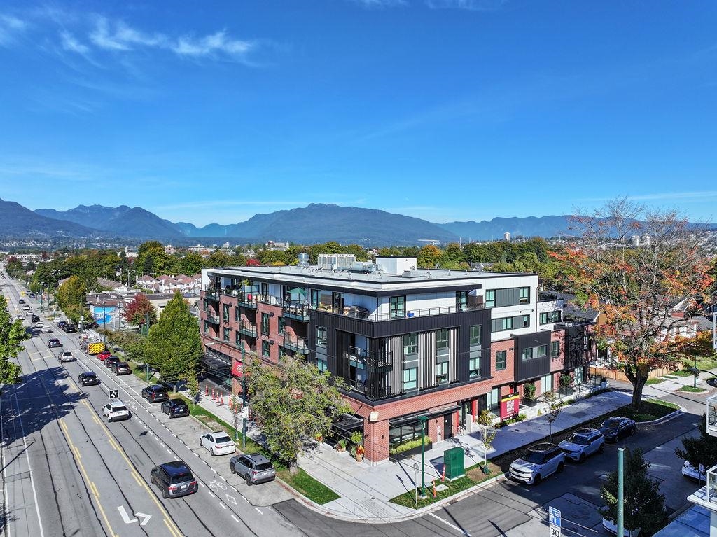 Hot Tub / Spa Photo of 311 2419 Grant Street, Vancouver, BC