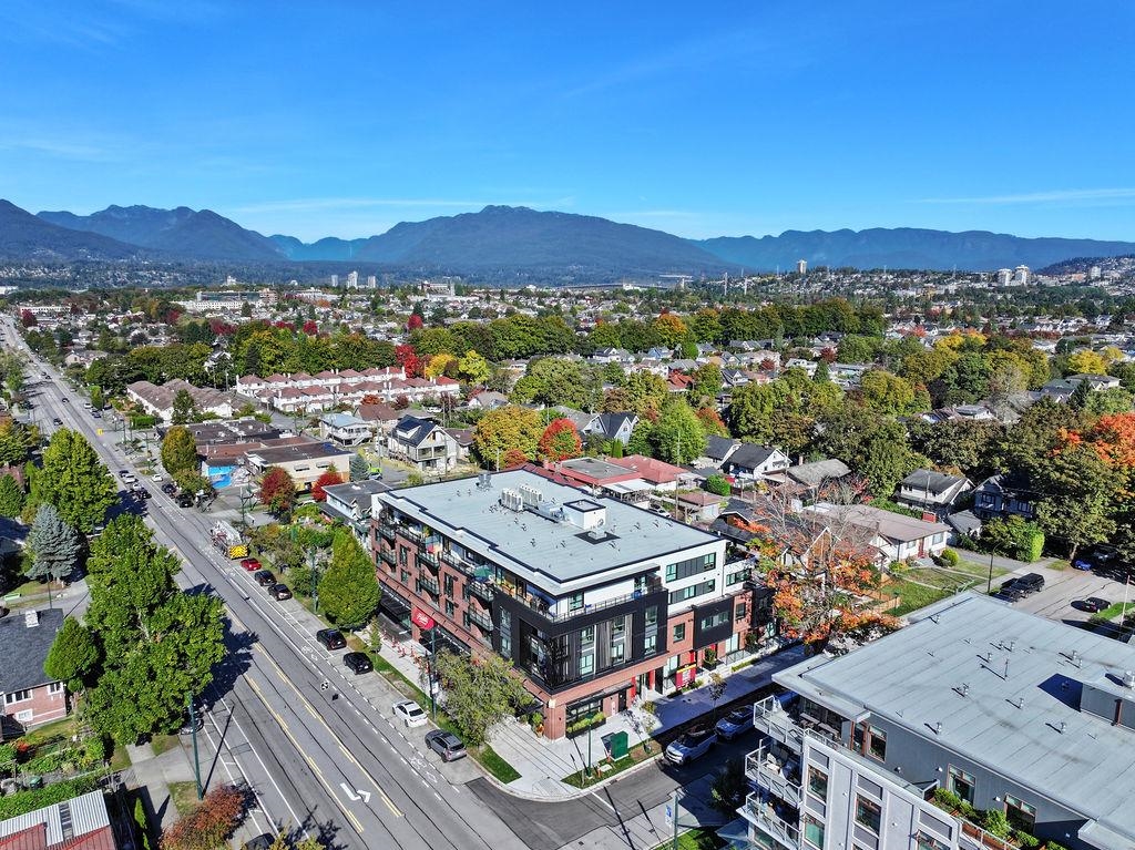 Outdoor Kitchen Photo of 311 2419 Grant Street, Vancouver, BC