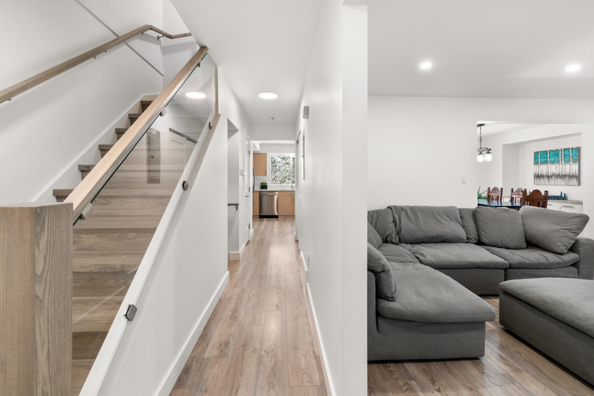 Dining Area Photo of 1955 Chesterfield Avenue, North Vancouver, BC