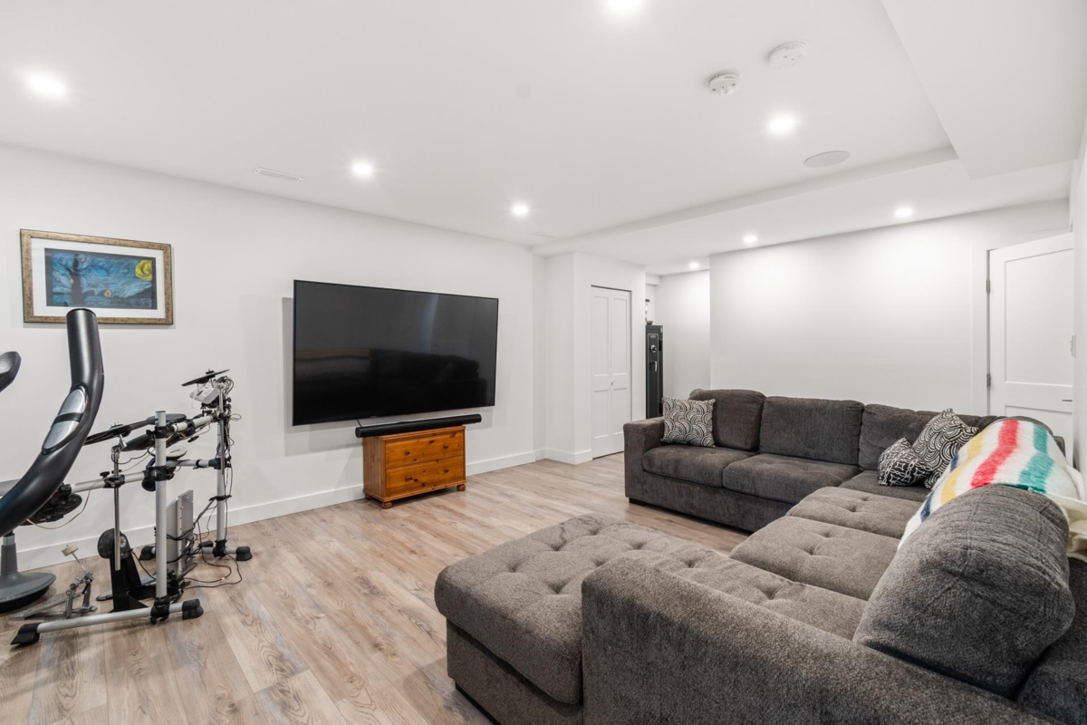 Guest Bathroom Photo of 1955 Chesterfield Avenue, North Vancouver, BC