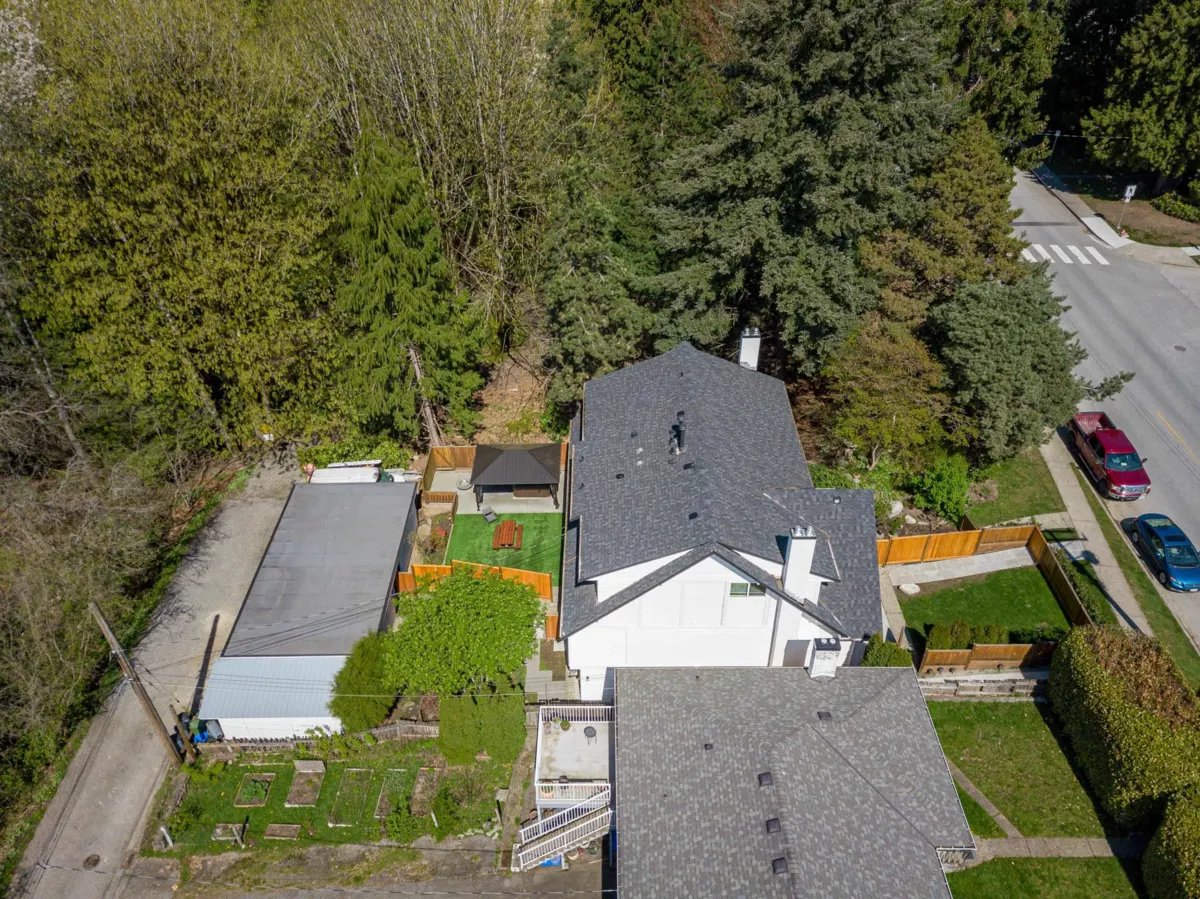 Outdoor Deck Photo of 1955 Chesterfield Avenue, North Vancouver, BC