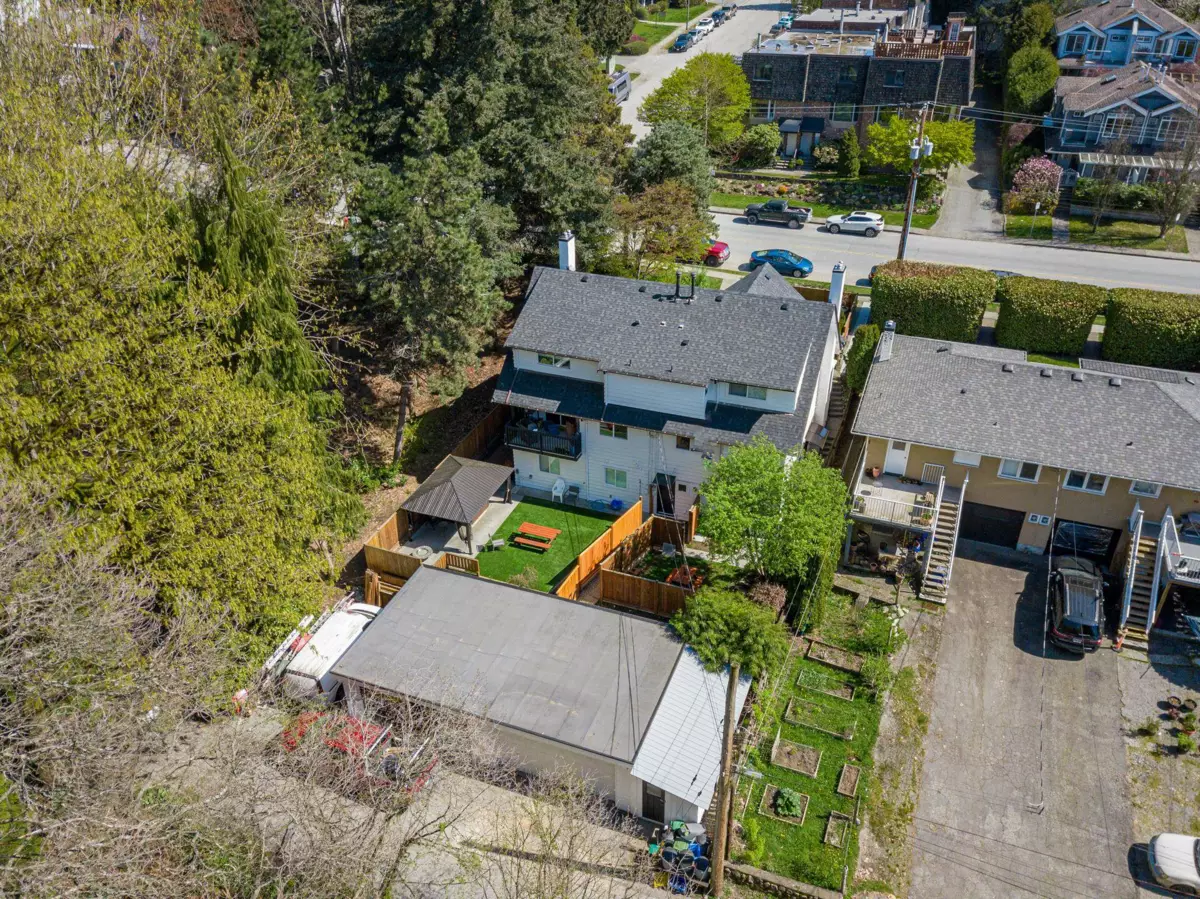 Outdoor Patio Photo of 1955 Chesterfield Avenue, North Vancouver, BC
