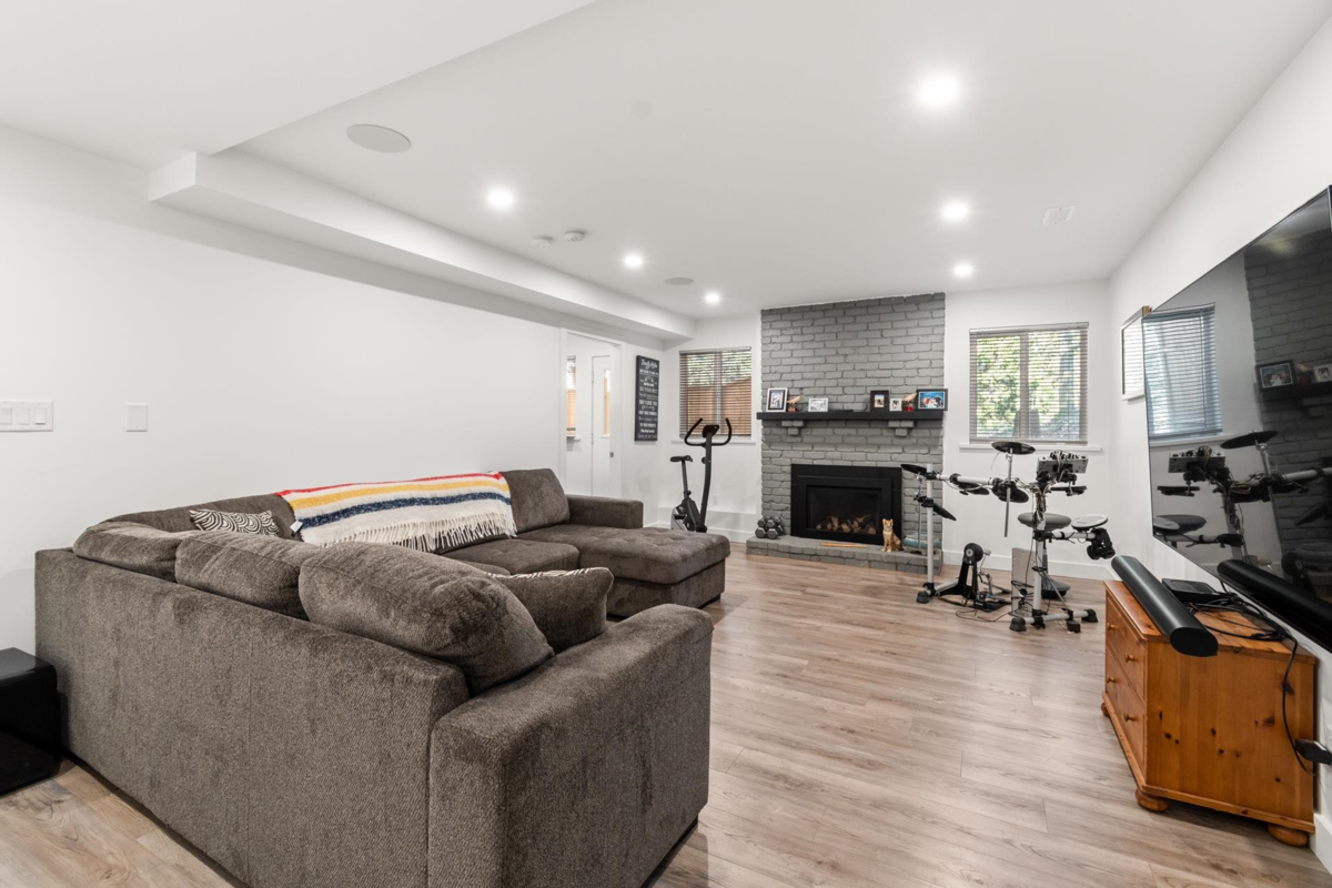 Powder Room Photo of 1955 Chesterfield Avenue, North Vancouver, BC