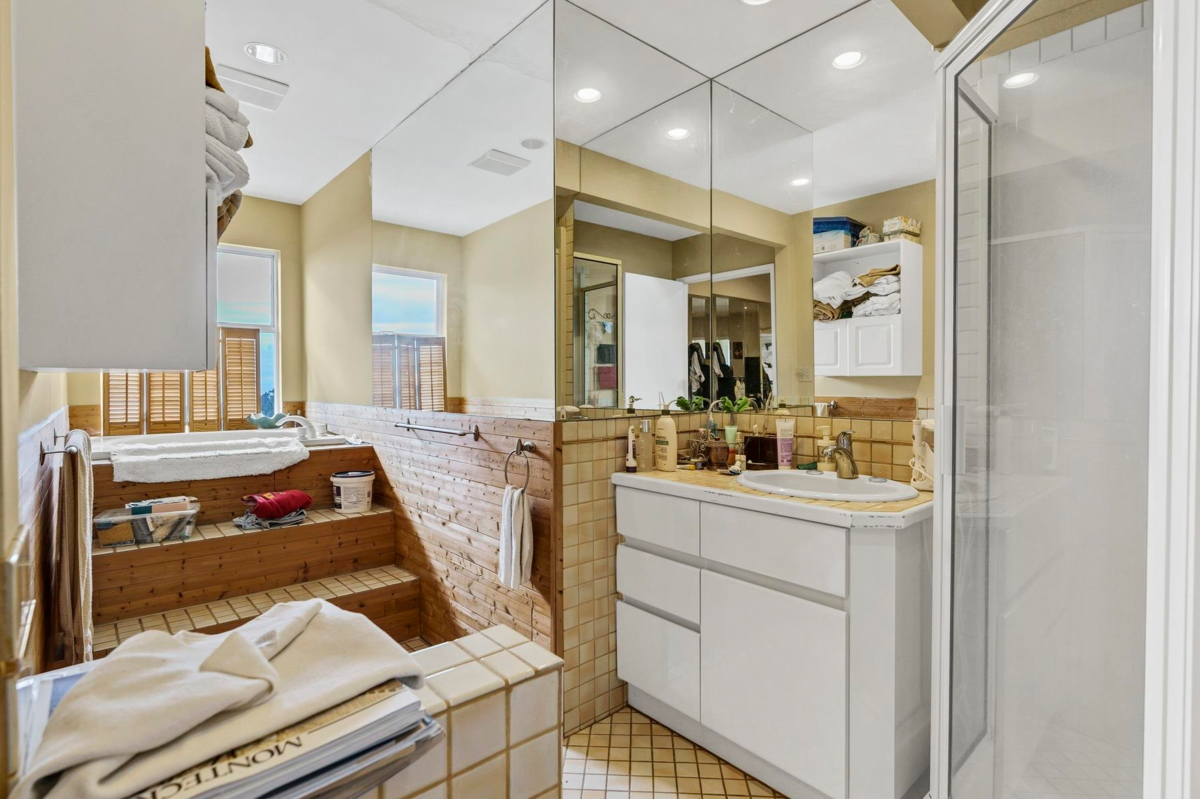 Hallway Photo of 4582 Woodgreen Court, West Vancouver, BC