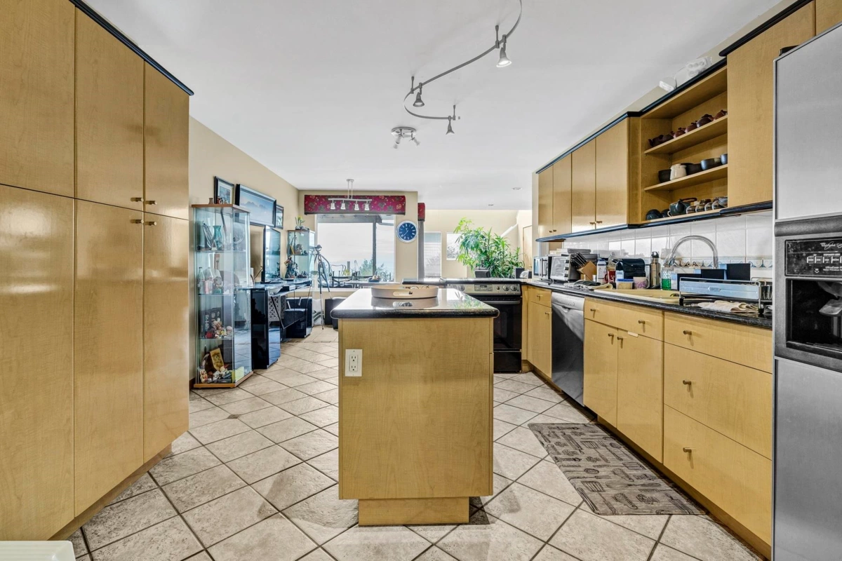 Primary Bathroom Photo of 4582 Woodgreen Court, West Vancouver, BC