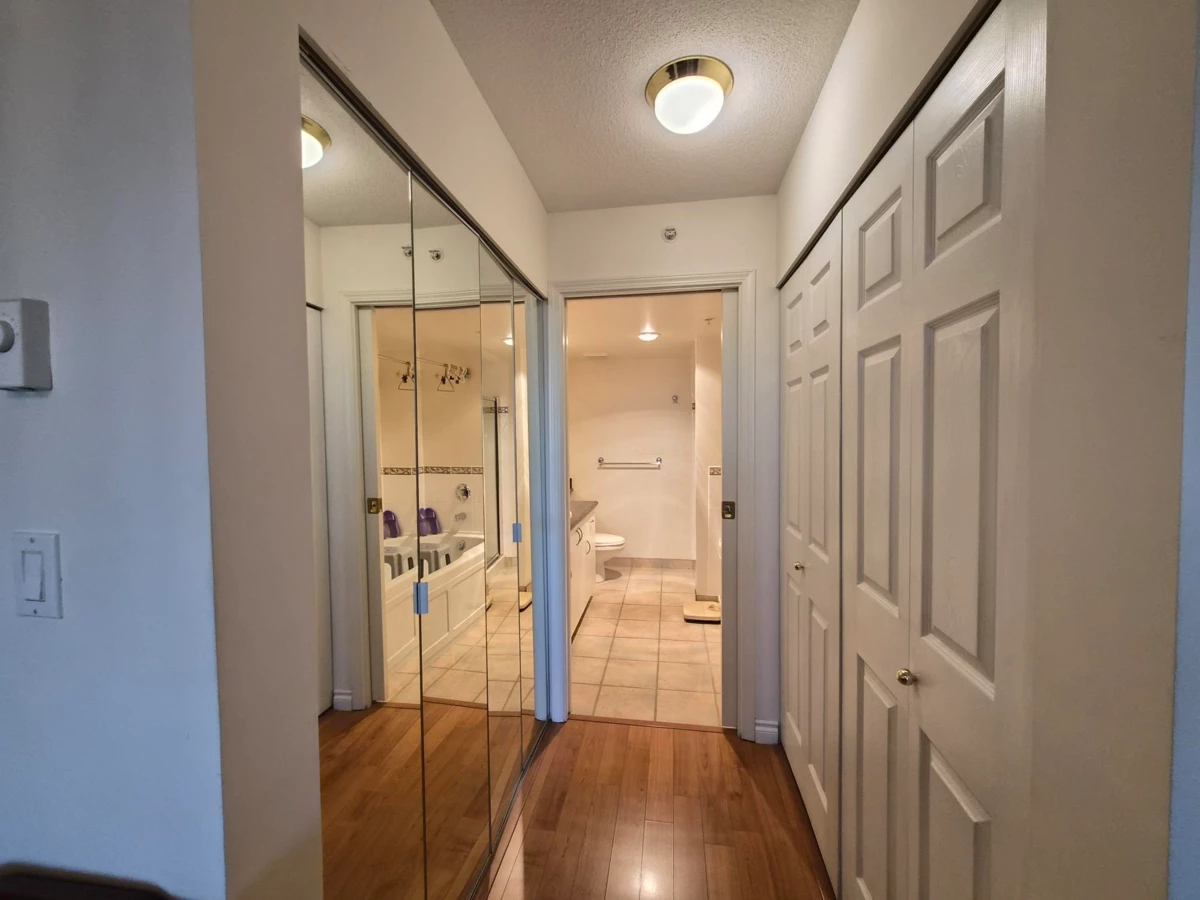 Guest Bathroom Photo of 1506 6611 Cooney Road, Richmond, BC