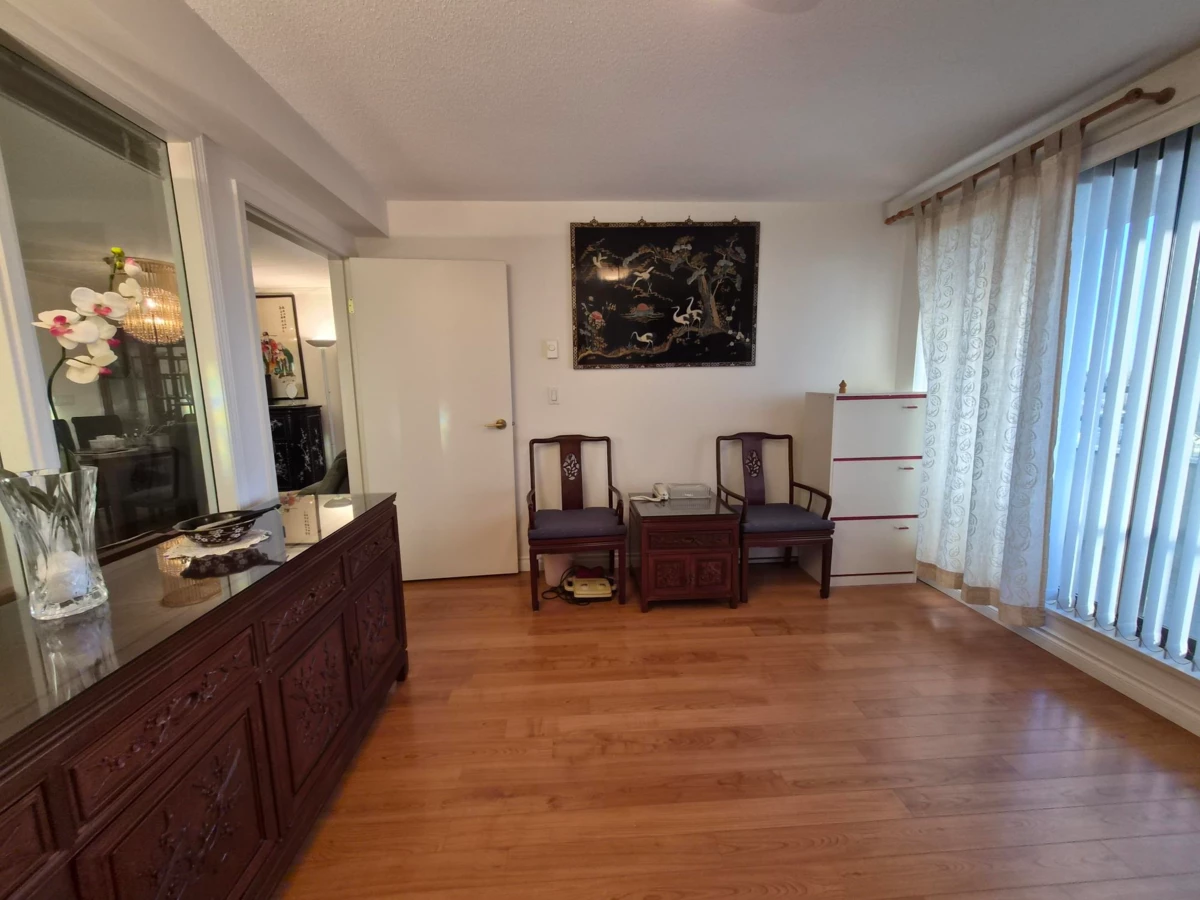 Kitchen Photo of 1506 6611 Cooney Road, Richmond, BC