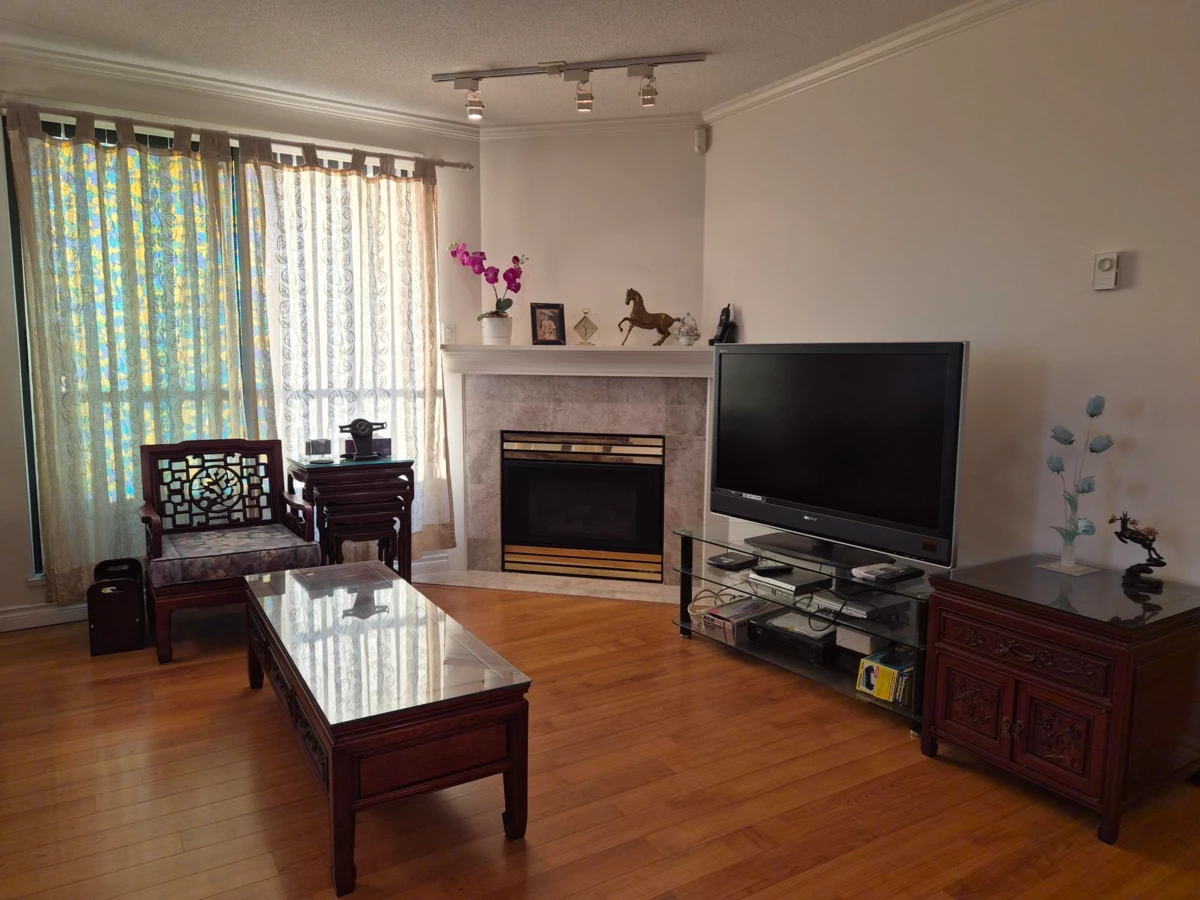 Living Room Photo of 1506 6611 Cooney Road, Richmond, BC