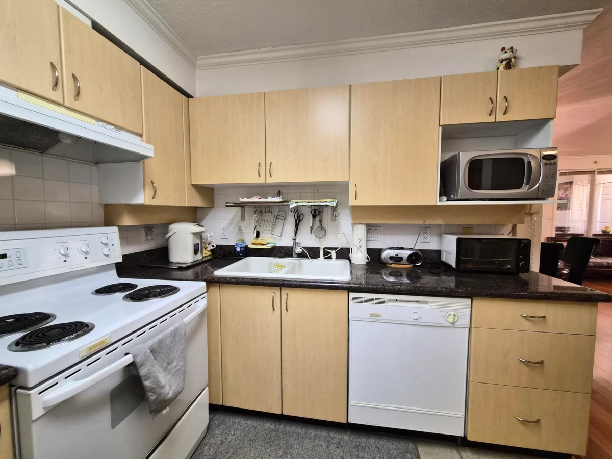 Primary Bedroom Photo of 1506 6611 Cooney Road, Richmond, BC