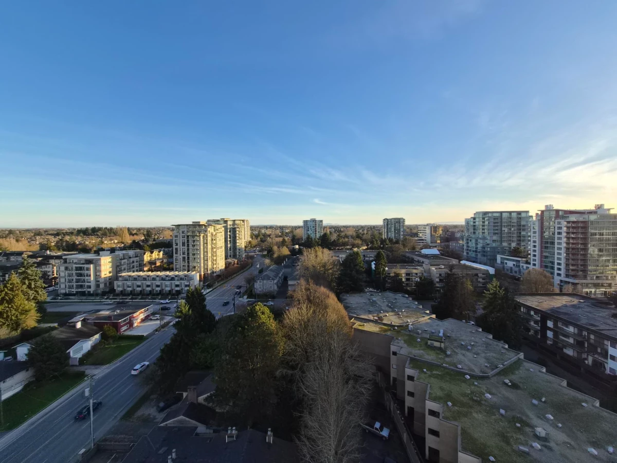 Swimming Pool Photo of 1506 6611 Cooney Road, Richmond, BC