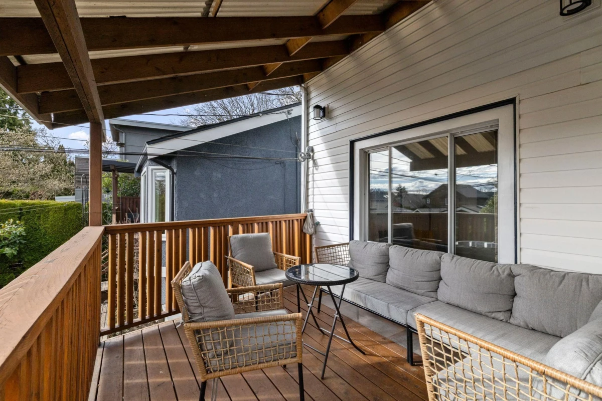 Entry Foyer Photo of 2094 E 7th Avenue, Vancouver, BC