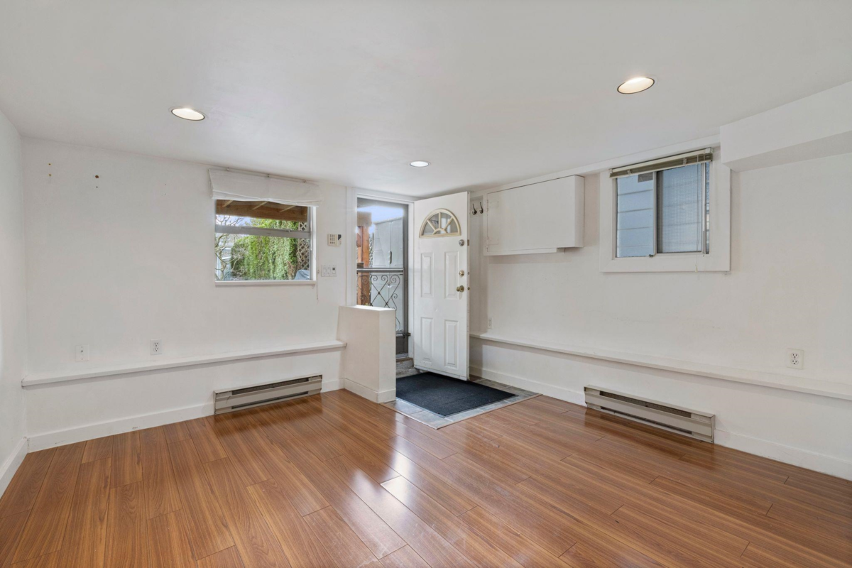 Mudroom Photo of 2094 E 7th Avenue, Vancouver, BC