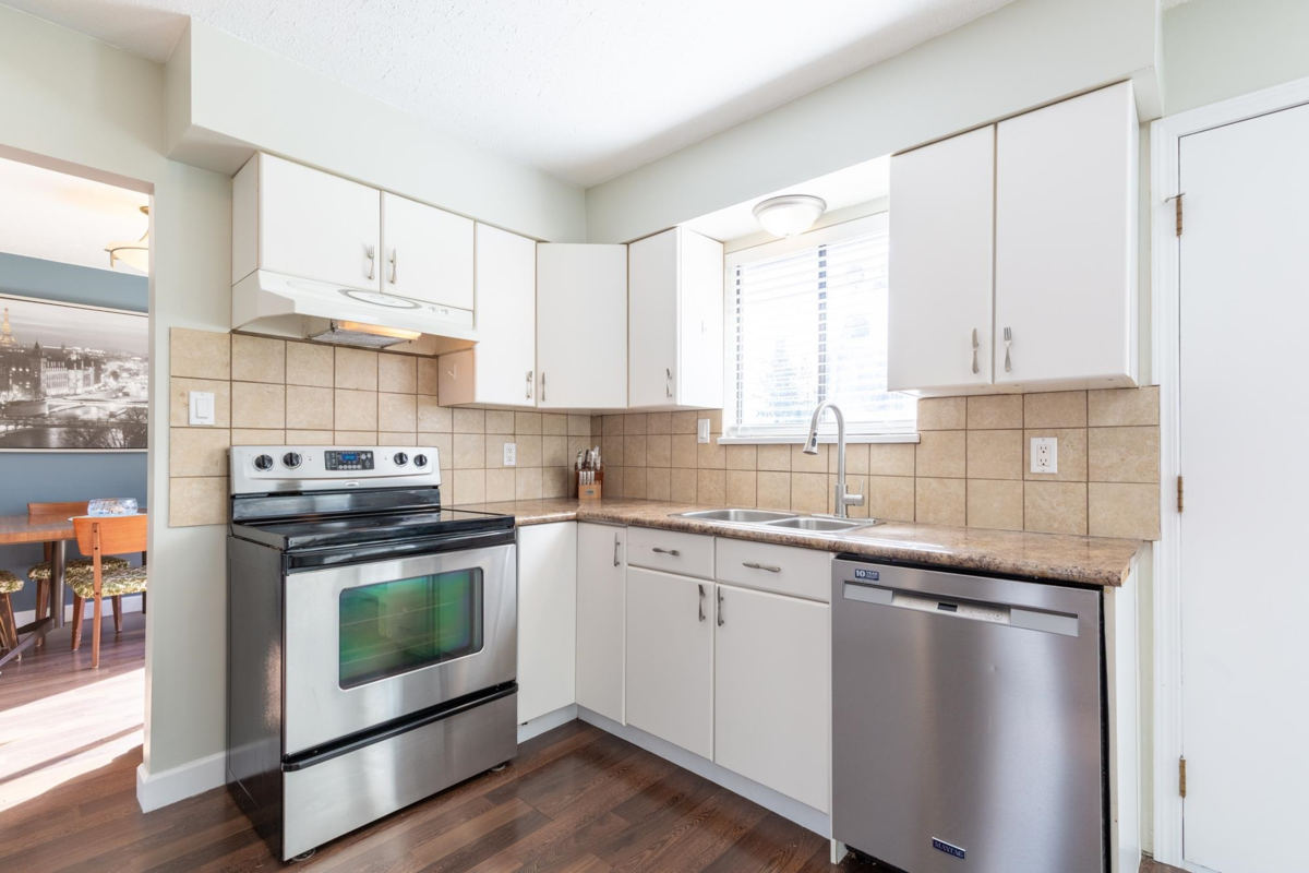 Breakfast Nook Photo of 32344 Mallard Place, Mission, BC