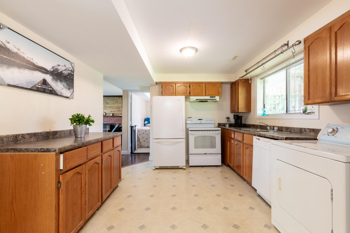 Front Yard Photo of 32344 Mallard Place, Mission, BC