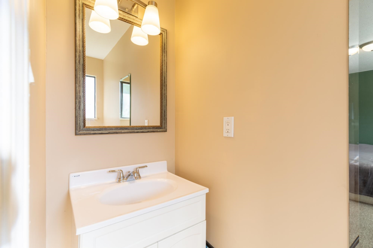 Garage Interior Photo of 32344 Mallard Place, Mission, BC