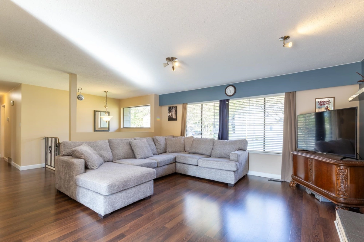 Guest Bathroom Photo of 32344 Mallard Place, Mission, BC