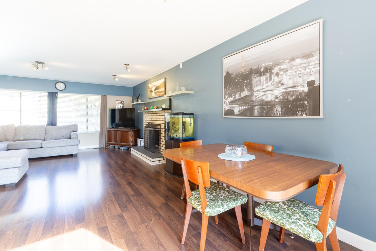 Laundry Room Photo of 32344 Mallard Place, Mission, BC