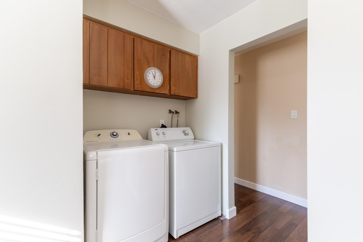 Mudroom Photo of 32344 Mallard Place, Mission, BC
