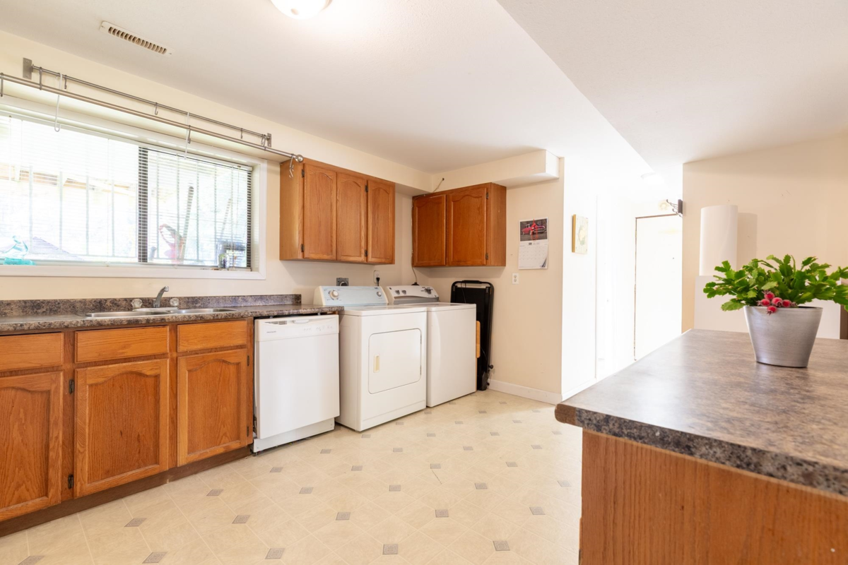 Swimming Pool Photo of 32344 Mallard Place, Mission, BC