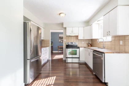 Kitchen Island Photo of 32344 Mallard Place, Mission, BC