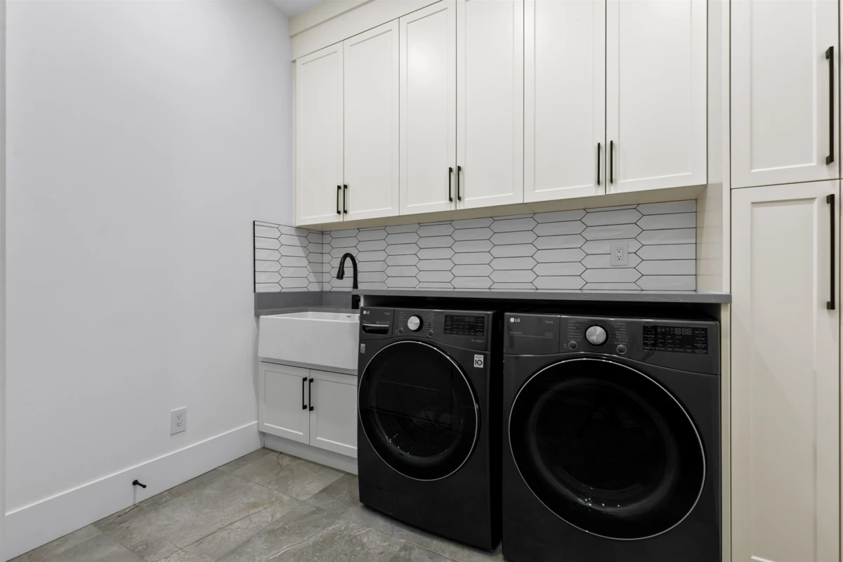Guest Bathroom Photo of 19759 33 Avenue, Langley, BC