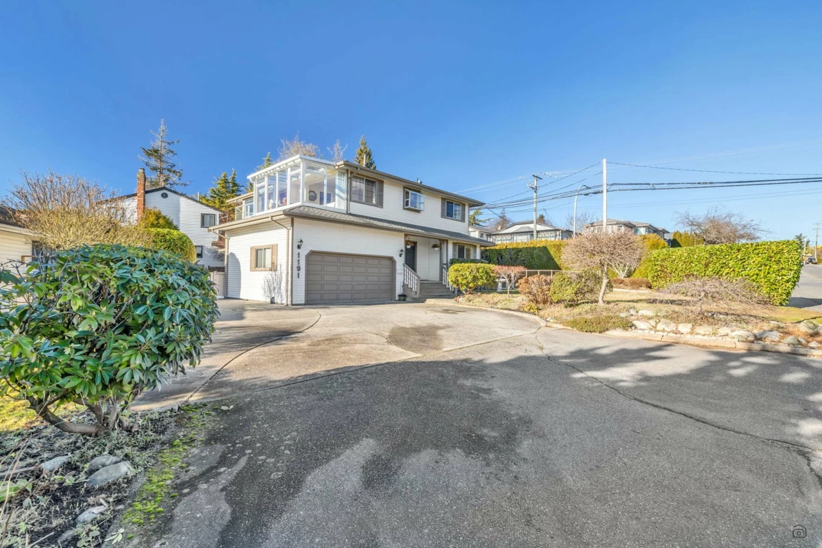 Living Room Photo of 1191 Finlay Street, White Rock, BC