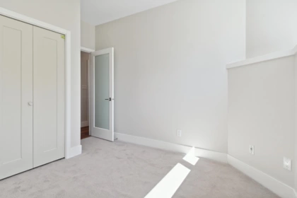 Basement Recreation Room Photo of 15095 Royal Avenue, White Rock, BC