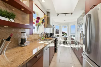 Breakfast Nook Photo of 15095 Royal Avenue, White Rock, BC