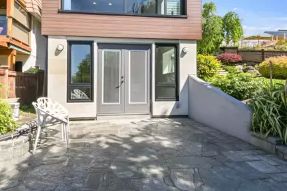 Garden / Landscaping Photo of 15095 Royal Avenue, White Rock, BC
