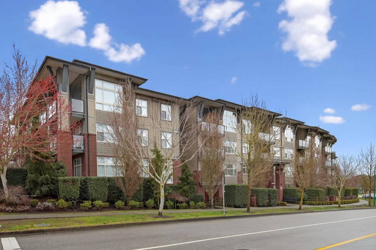 Family Room Photo of 101 19201 66a Avenue, Surrey, BC